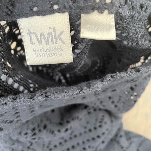2/18$ Twik Simons Navy Blue Bell Sleeve Shirt 30% bundle discount!! - Picture 3 of 4